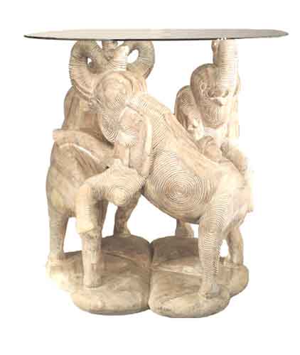table with three elefants